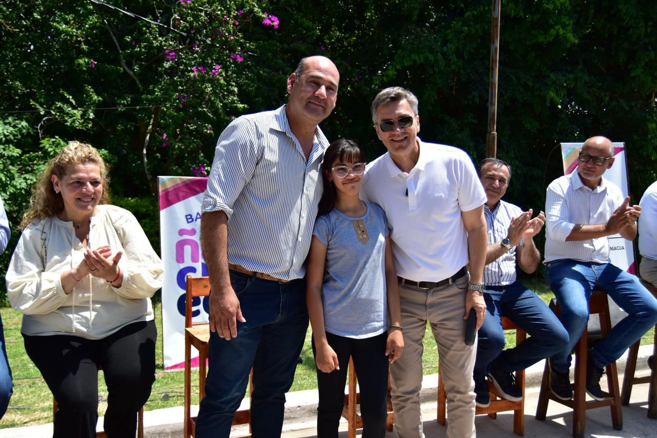 BASAIL: EL GOBERNADOR ZDERO ENTREG&Oacute; UNA NUEVA AMBULANCIA Y ANTEOJOS, DEL PROGRAMA &ldquo;VER PARA SER LIBRES&rdquo;