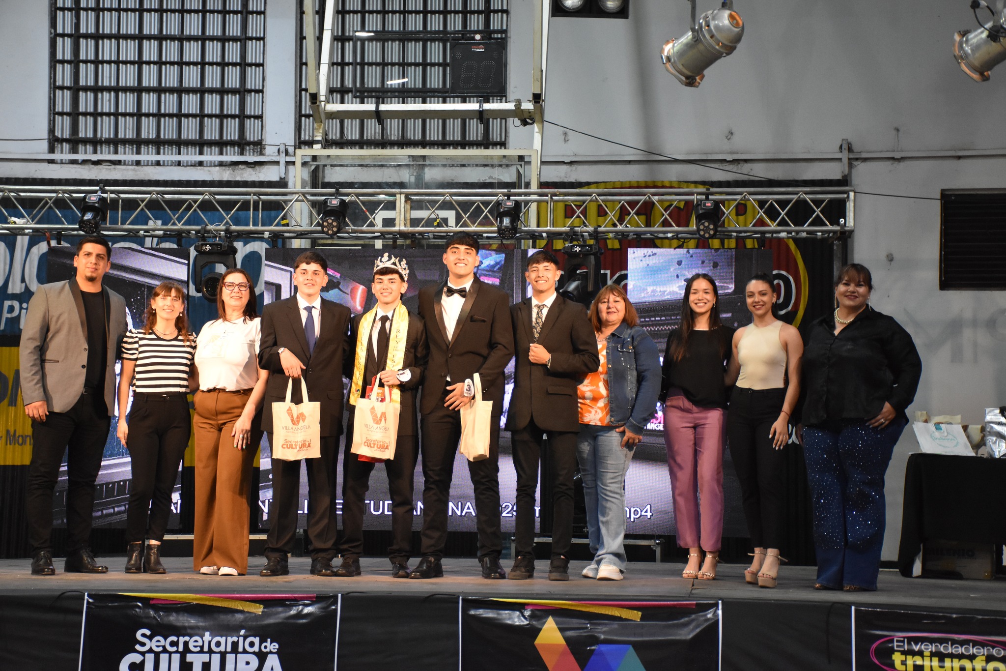 ESTE DOMINGO VILLA &Aacute;NGELA ELIGI&Oacute; A SUS REINAS Y REYES DEL ESTUDIANTE Y LA PRIMAVERA EN EL MARCO DE LA ESTUDIANTINA 2025