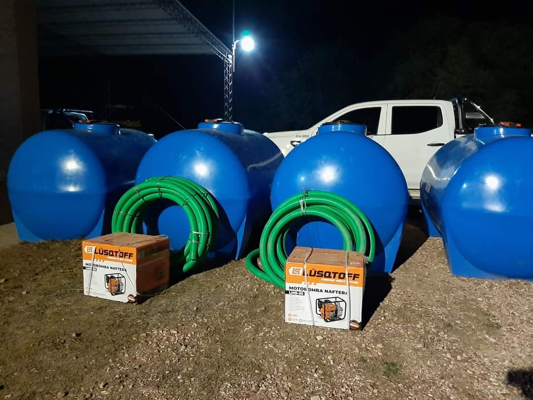 EL INTENDENTE PAPP ENTREGÓ 5 TANQUES DE AGUA Y 2 BOMBAS EN EL SECTOR DEL CONSORCIO LAS MORERAS